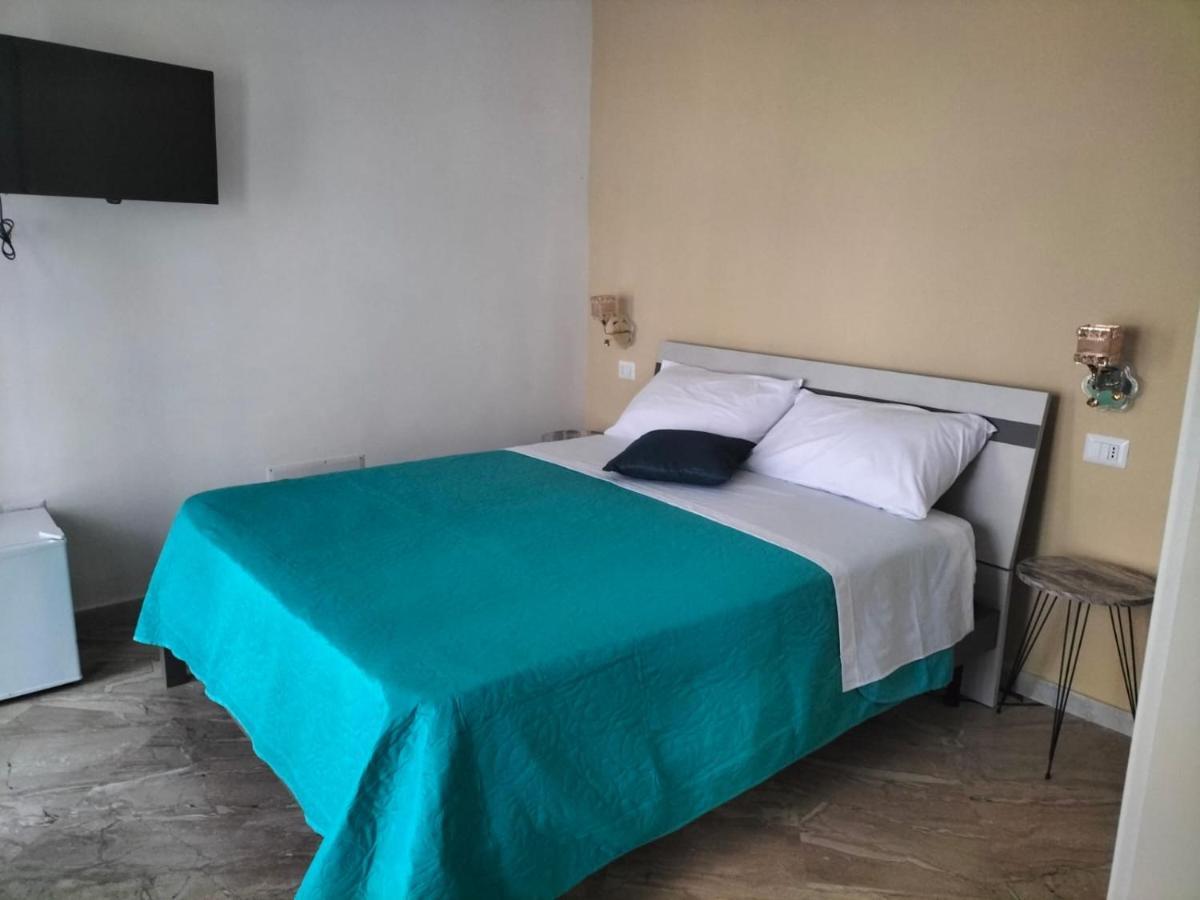 Al Centro Bed & Breakfast Formia Exterior photo